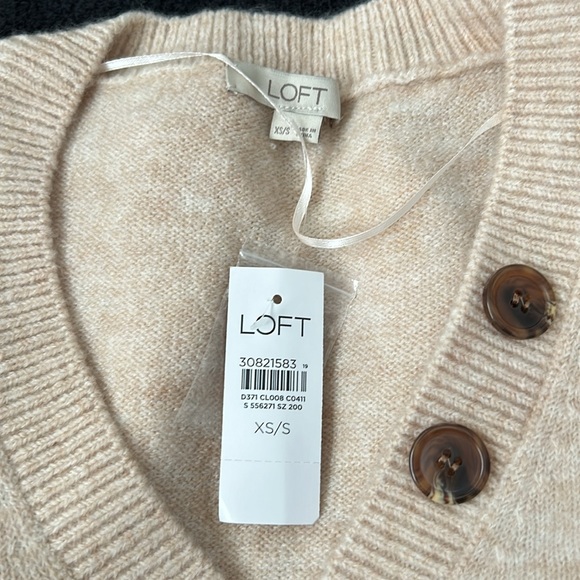 New Loft pullover sweater. Loose fitting xs - Picture 3 of 3